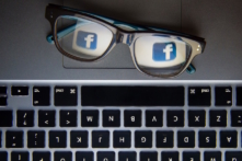 Vấn nạn tin tức giả trên Facebook: Hãy là người đọc thông minh