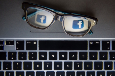 Vấn nạn tin tức giả trên Facebook: Hãy là người đọc thông minh