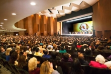 Nhân sĩ các giới ở Hồng Kông yêu cầu mời một đoàn nghệ thuật đến Hồng Kông biểu diễn