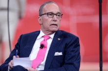 Larry Kudlow: Trump sẽ kết thúc ‘cuộc chiến chống lại doanh nghiệp’ của Obama