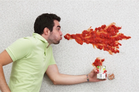 Vì sao bạn không nên uống nước sau khi ăn cay?