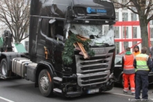 Tấn công Berlin: Tài xế chết trước khi nghi phạm tông xe vào chợ Noel