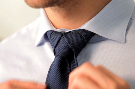 Cách thắt cà vạt đơn giản mà lịch lãm trong vòng 10 giây