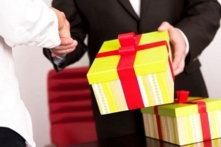 Mở hai đường dây nóng tố giác tham nhũng, nhận quà Tết trái quy định