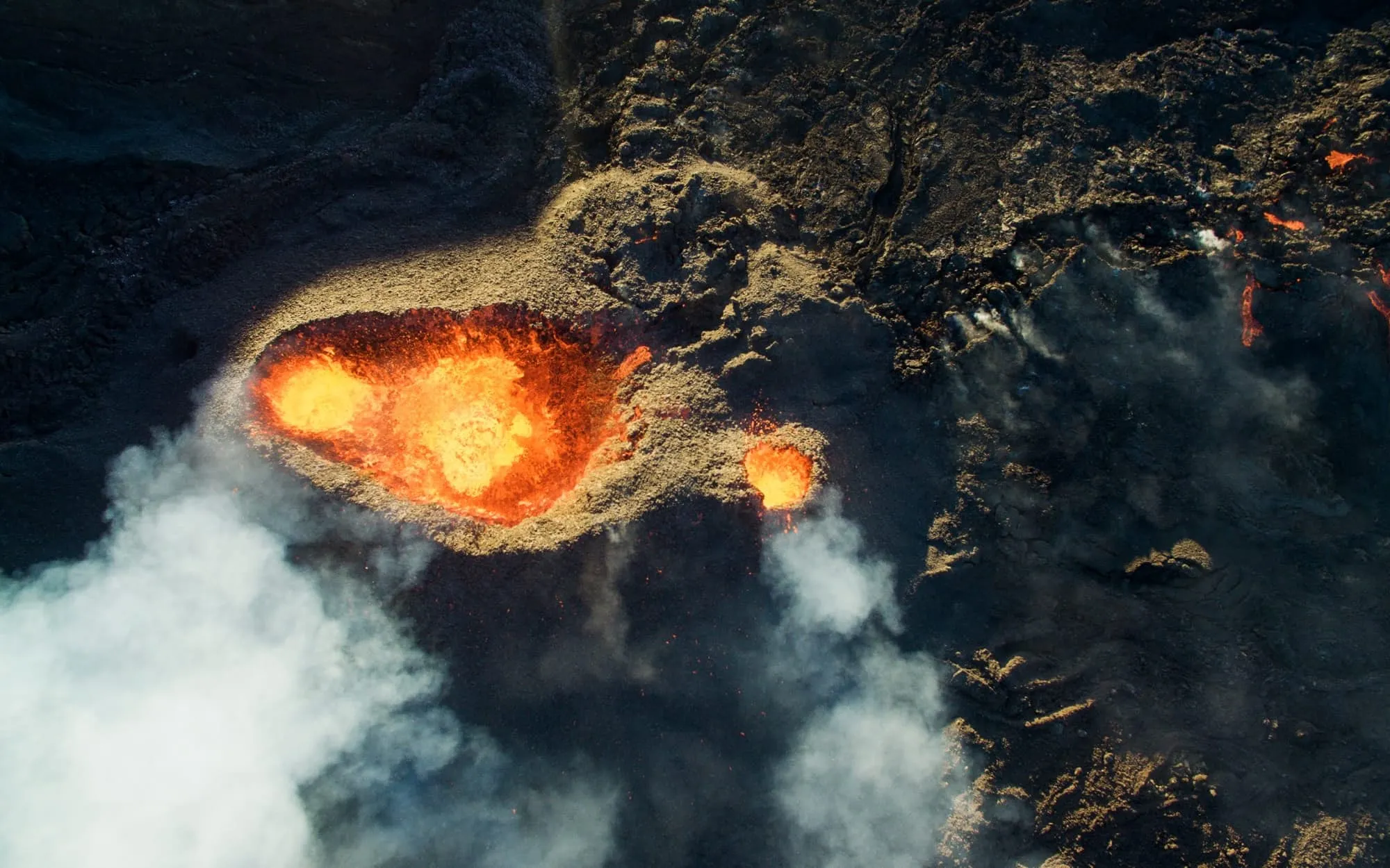 Núi lửa Piton de la Fournaise, ở đảo Réunion, Ấn Độ Dương (ảnh: DroneCopters)