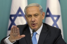 Thủ tướng Israel Benjamin Netanyahu phản ứng trước bài phát biểu của Ngoại trưởng Mỹ John Kerry
