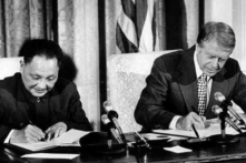 15/12/1978: Mỹ tuyên bố công nhận CHND Trung Hoa