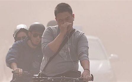 Hà Nội ô nhiễm không khí ở mức báo động: Bạn có thể làm gì?