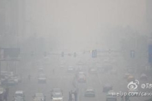 Sương mù ô nhiễm tiếp tục bao phủ Trung Quốc, nhiều chuyến bay bị hủy