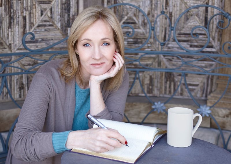 JK Rowling, tác giả của bộ truyện Harry Potter nổi tiếng thế giới. (Ảnh: Den of Geek)