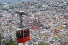 Đề xuất làm cáp treo vào sân bay Tân Sơn Nhất để giảm kẹt xe