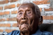 Cụ ông người Indonesia đón sinh nhật 146 tuổi