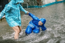 Miền Trung đón mưa trên diện rộng, TP.HCM khả năng ngập nước trong dịp Tết