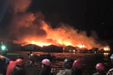 Hơn 70 ngôi nhà cháy trong đêm tại Nha Trang do thiếu phương tiện chữa cháy