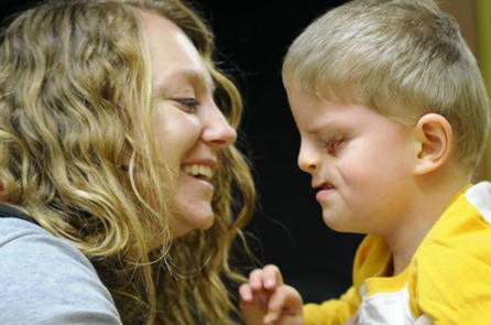 Bác sĩ bắt phá thai vì dị tật, nhưng với cha mẹ thì cậu bé lại là ‘bảo bối’