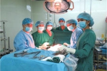 Việt Nam lần đầu tiên thực hiện ca ghép thận chéo