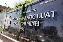 ĐH Luật TP.HCM giảm mức kỷ luật xuống cảnh cáo với sinh viên photo 8 cuốn giáo trình