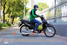 Quận 1 kiến nghị xem lại tính pháp lý và hợp lý của việc lắp barie trên vỉa hè