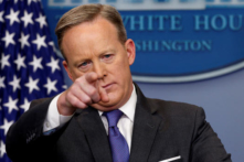 Sean Spicer: Nhà Trắng không cấm báo chí