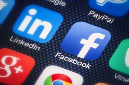 Facebook ra mắt chức năng tuyển dụng, LinkedIn có nên lo lắng?