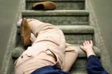 7 điều cần biết để phòng chống té ngã cho người lớn tuổi