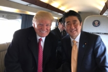Donald Trump trấn an Nhật sau cuộc gọi hữu nghị với Tập Cận Bình