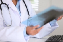 Nghệ An: 20 học sinh bị viêm cầu thận, 2 anh em ruột tử vong