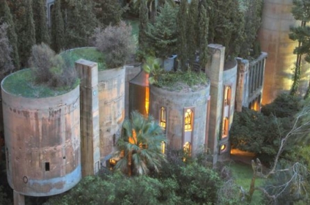 Kiến trúc sư biến nhà máy xi măng cũ thành biệt thự tráng lệ