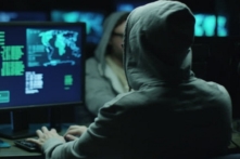 Hàng loạt website sân bay bị hacker tấn công