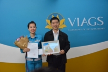 Nữ nhân viên sân bay Nội Bài trả lại hơn 400 triệu đồng cho hành khách