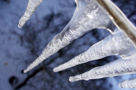 Làm sao để nước có thể ‘đóng băng’ ở 100 độ C?