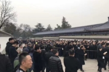 Bầu không khí khẩn trương tại tang lễ quả phụ ông Hồ Diệu Bang