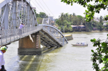 Truy tố chủ tàu và lái tàu đâm sập cầu Ghềnh ở Đồng Nai