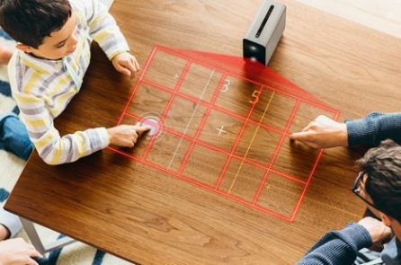 Máy chiếu Sony biến mọi mặt phẳng thành màn hình cảm ứng (video)