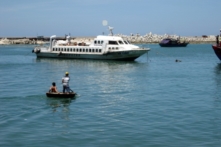 Tàu siêu tốc chở 78 hành khách bị chết máy giữa biển