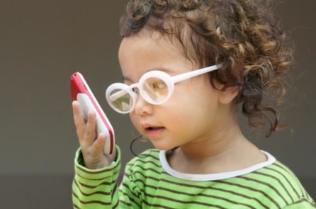 Một tác nhân gây suy giảm thị lực, tăng độ cận thị ở trẻ nhỏ: Đồ ngọt