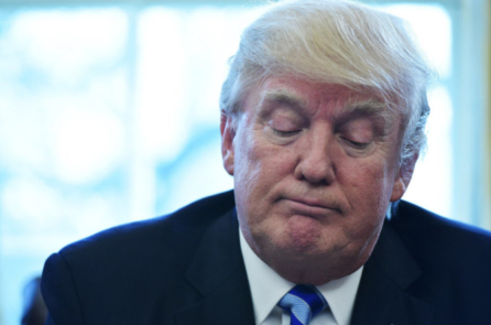 Trump thất bại trong nỗ lực hủy ObamaCare đầu tiên