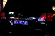 Chính phủ yêu cầu các địa phương, bộ ngành chấm dứt việc nhận xe tặng