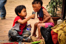 20 bức ảnh ghi lại những khoảnh khắc ấm áp tình người trên thế giới