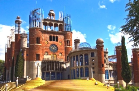 Tây Ban Nha: Cụ ông 92 tuổi dành hơn 50 năm để một mình xây nhà thờ