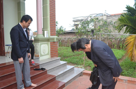 Đại sứ Nhật Bản cúi đầu xin lỗi gia đình cháu bé bị sát hại