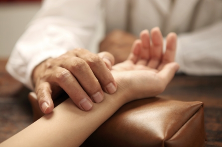 Quan niệm trị bệnh độc đáo trong Đông y: Tạo lối thoát cho bệnh rút lui