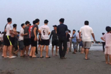 Nghệ An: Hai học sinh mất tích trên biển khi chụp ảnh kỷ yếu