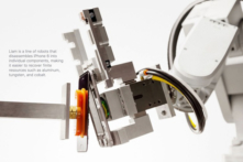 Apple sẽ sử dụng vật liệu tái chế để sản xuất iPhone