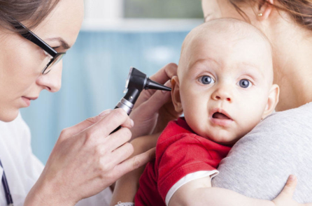 8 thói quen xấu có thể gây tổn hại cho thính giác của trẻ