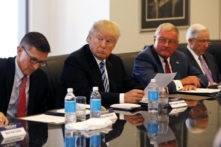 Diễn tiến 72 giờ trước quyết định tấn công Syria của ông Trump