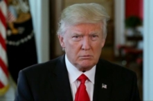 Chính quyền Trump yêu cầu tái lập sắc lệnh di trú