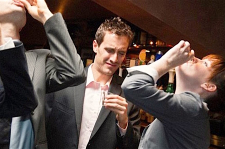 10 tác hại của rượu bia mà bạn cần biết trước khi uống