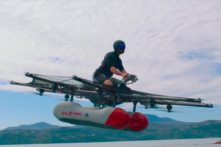 Startup của ông chủ Google công bố mẫu xe bay trên mặt nước