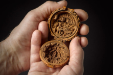 Nghệ thuật khắc gỗ siêu tinh tế từ thế kỷ 16: Dấu chấm hỏi của các nhà nghiên cứu